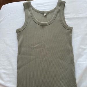 Uniqlo tank top